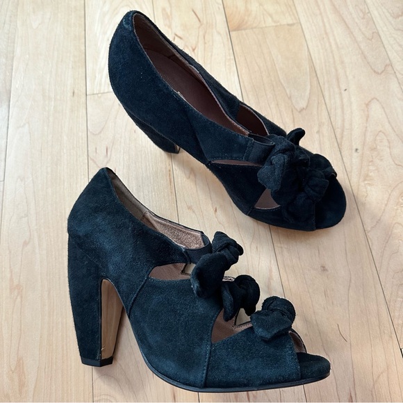Black Suede Bow Heels - Picture 1 of 5